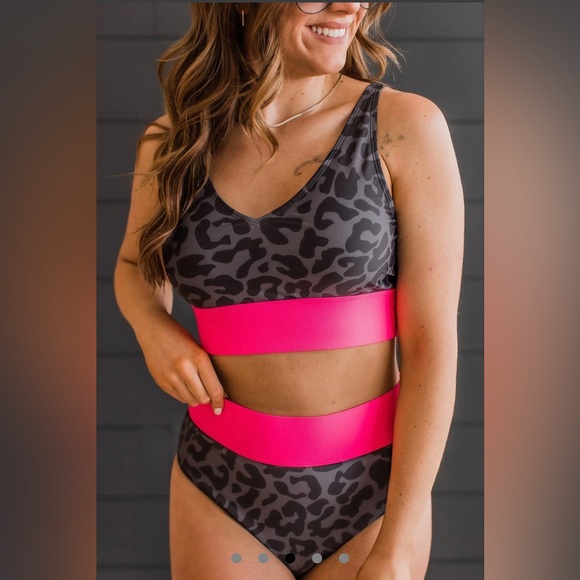 NWOT Mack and Mal Kissed By The Sun Bikini Swim Top Charcoal Leopard & Neon Pink - Picture 3 of 16